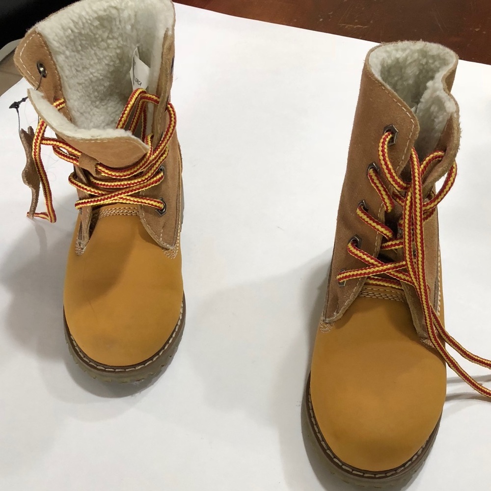 💥Free w/Purchase-Genuine Leather- Birch Trail sz2